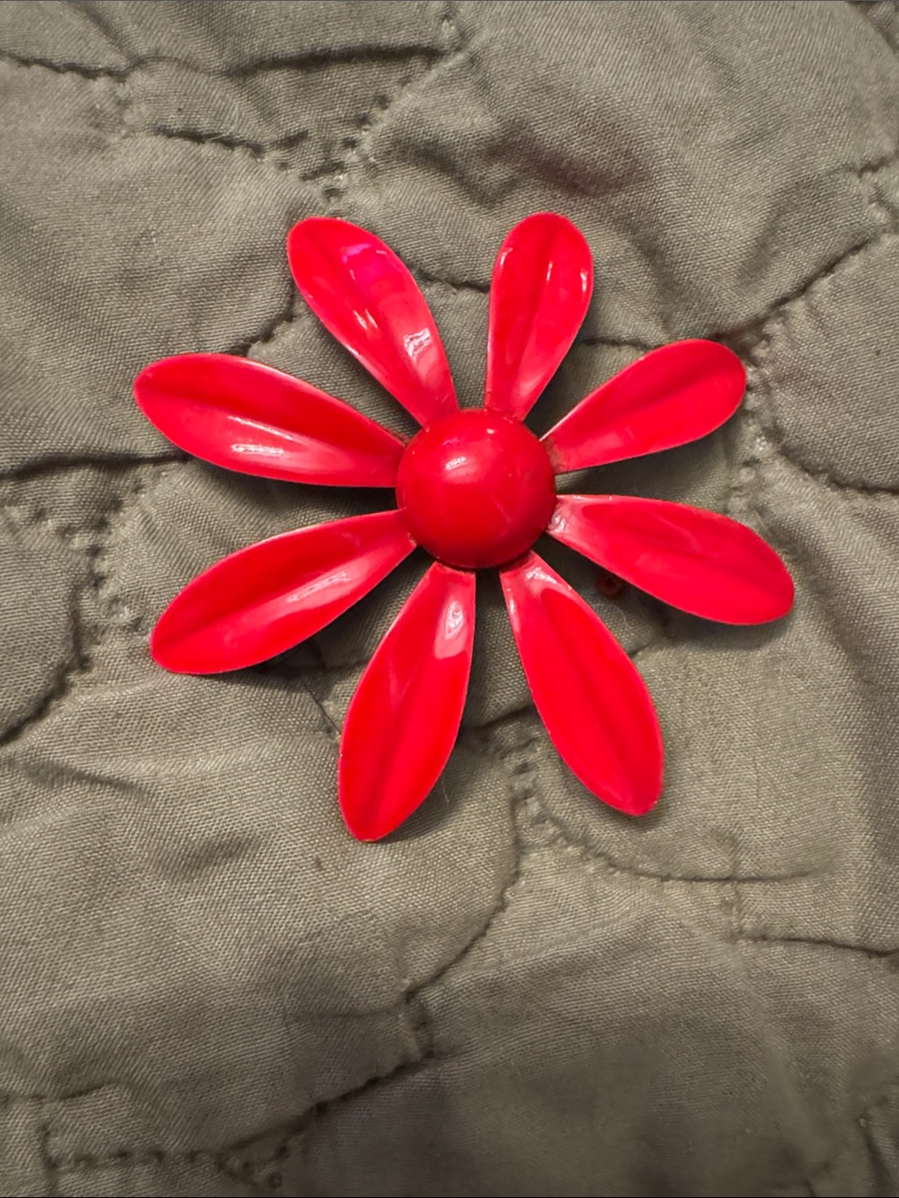 Vintage 1960s maker Unknown Red Daisy Flower Brooch Pin